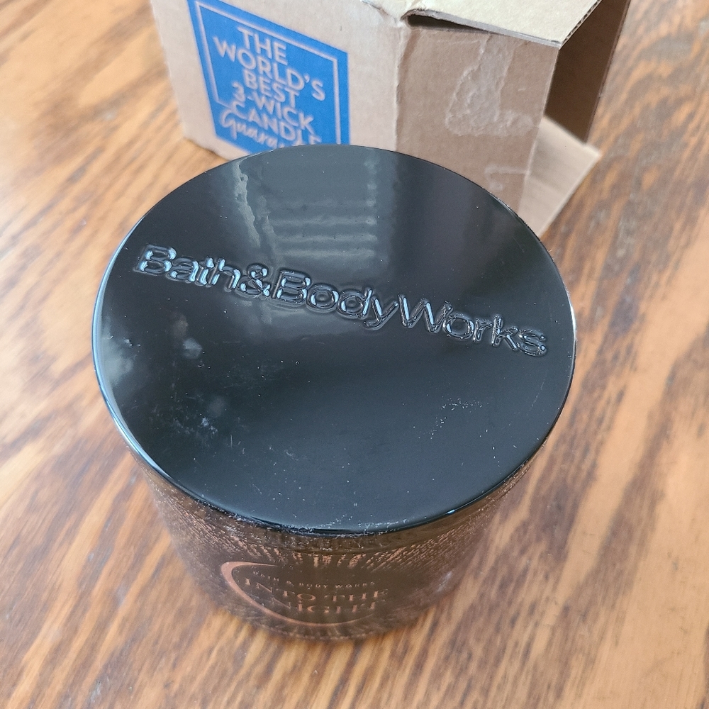 🕯NWT ‼️ Bath & Body Works "Into the Night" 3-wick Candle •Online Exclusive• - Picture 7 of 9